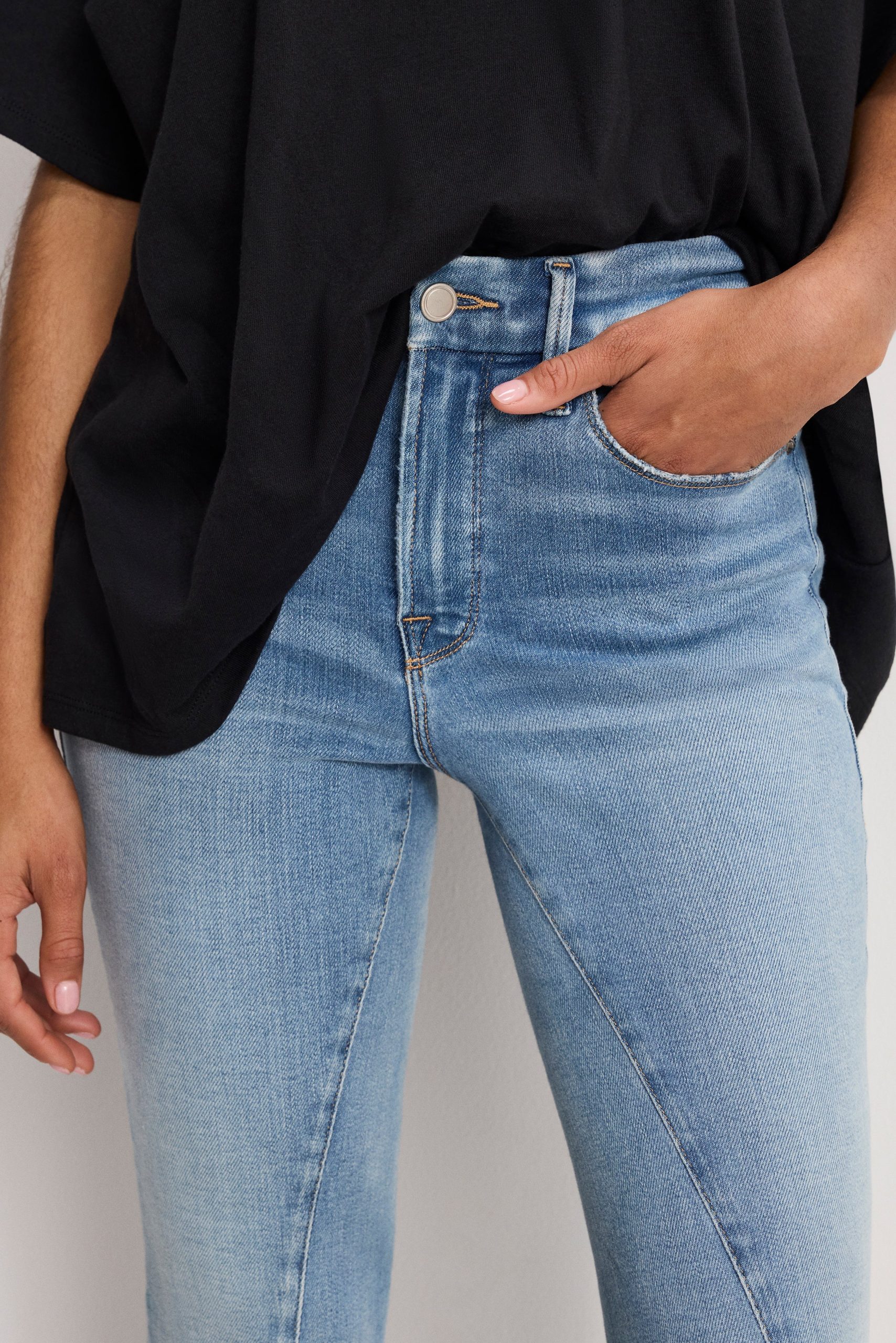 SOFT TECH GOOD LEGS FLARE JEANS | INDIGO995 - Image 5