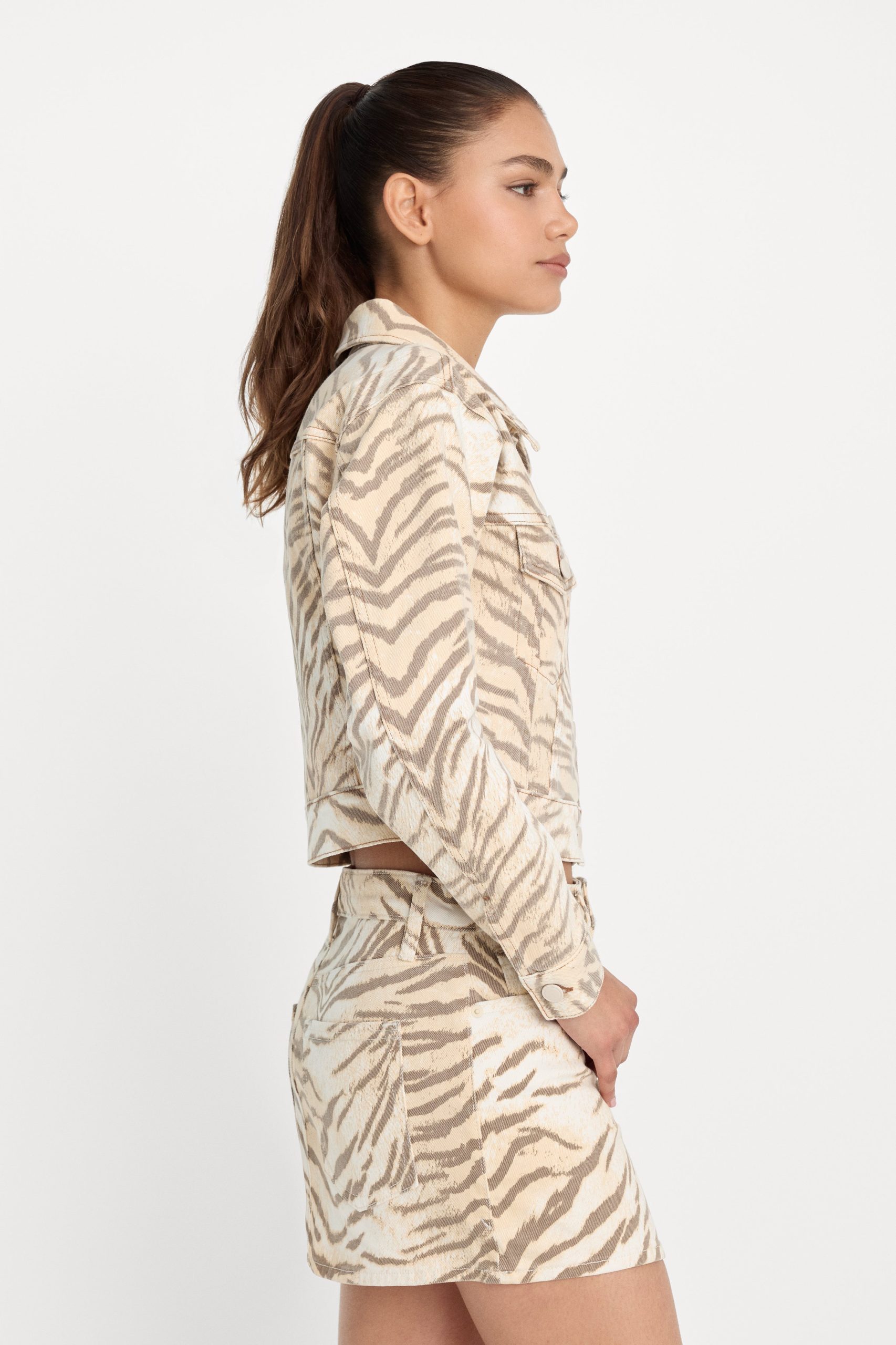ESSENTIAL CROP DENIM JACKET | BROWN TIGER - Image 4