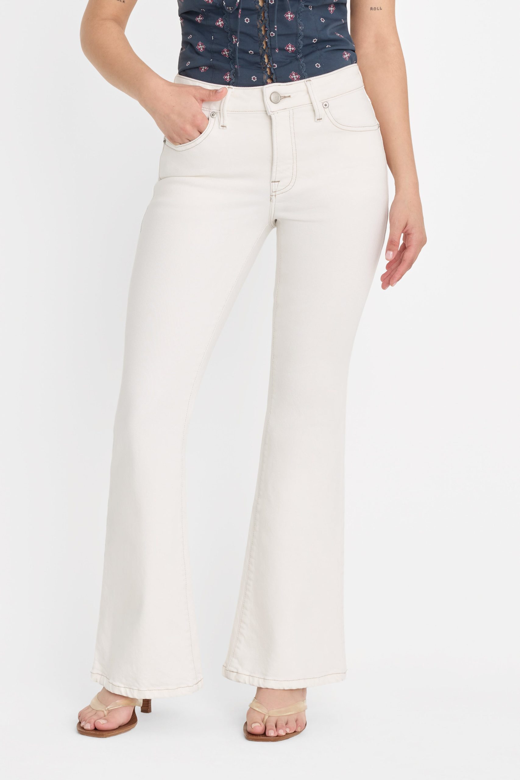 DOLLY JOLEANS PETITE FLARE JEANS | VINTAGE WHITE - Image 2