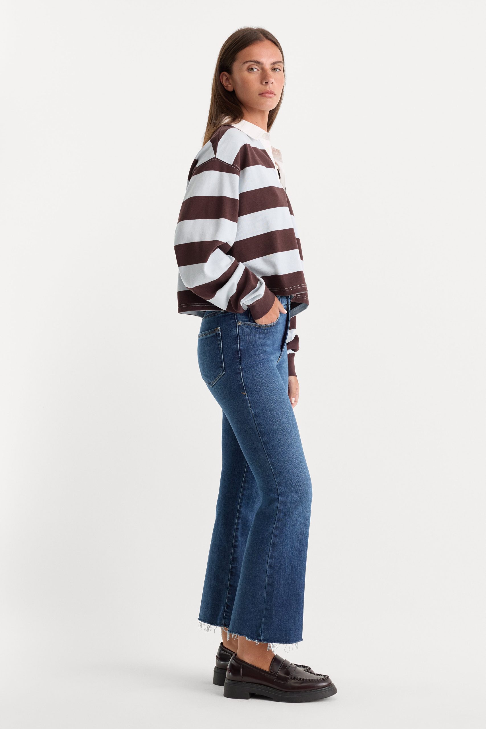 SOFT TECH GOOD LEGS CROPPED MINI BOOT JEANS|INDIGO818 - Image 4