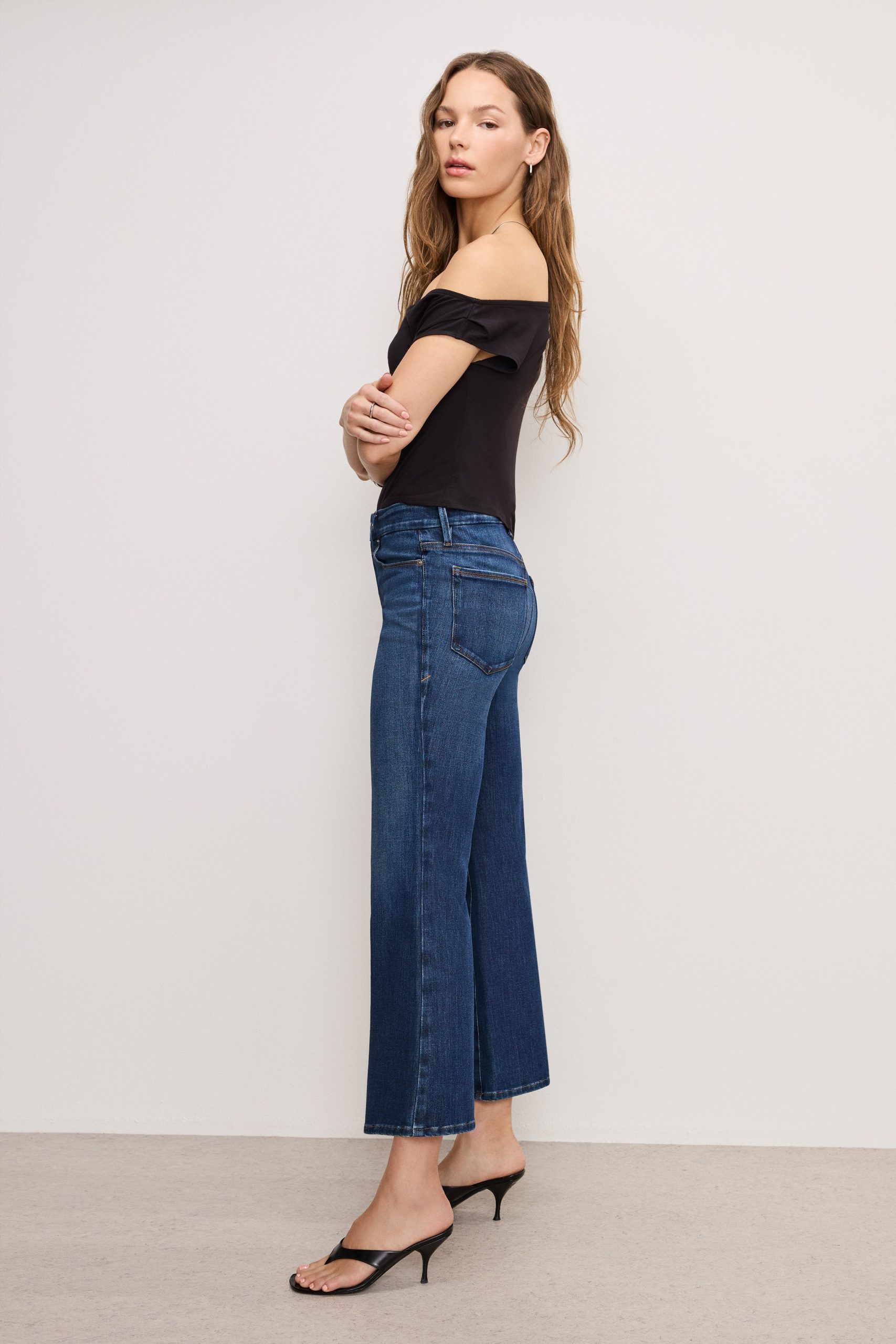 SOFT TECH GOOD LEGS CROPPED MINI BOOT JEANS | INDIGO977 - Image 4